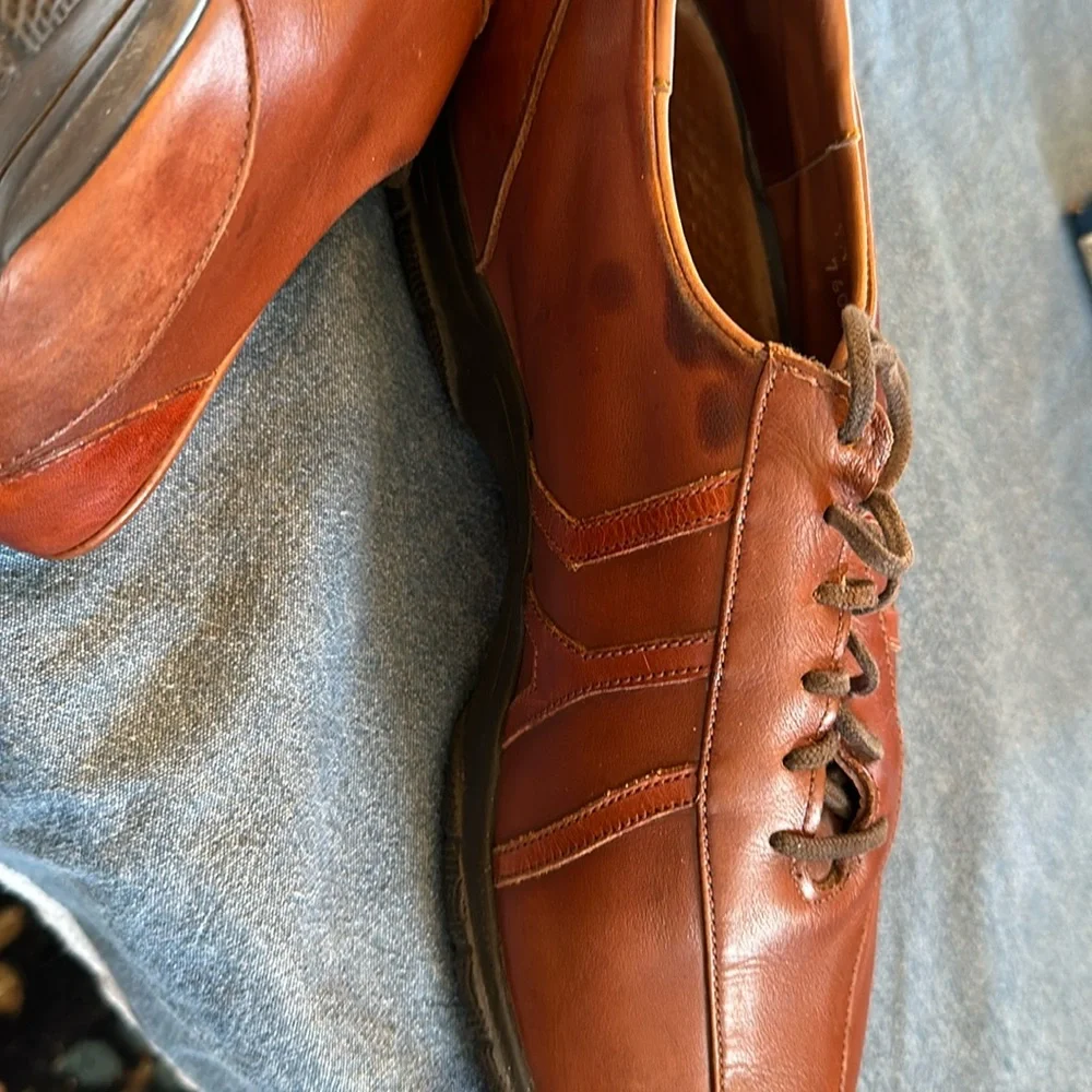 Allen Edmonds leather Traveler men’s Sneakers size 9 1/2
Price is firm - Picture 8 of 13
